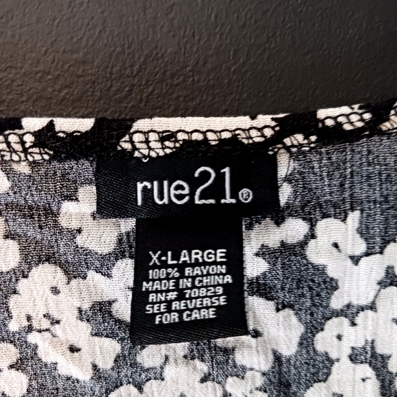 Rue 21 XL floral shirt - Picture 2 of 3